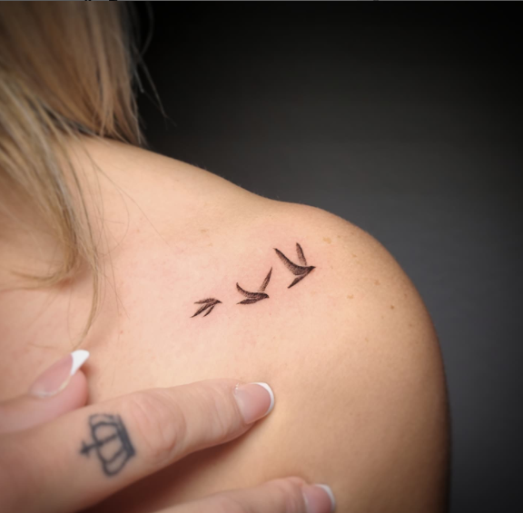 60 Sparkling Birds Tattoo Ideas And Design For Chest That Will Look Elegant - Psycho Tats
